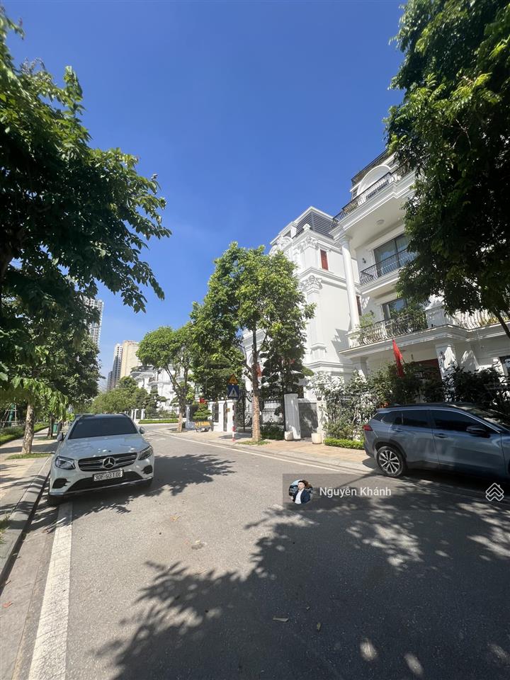 Hàng hiếm. biệt thự vinhomes green bay mễ trì view hồ 8ha  148m2  6 tầng  khu sống đẳng cấp