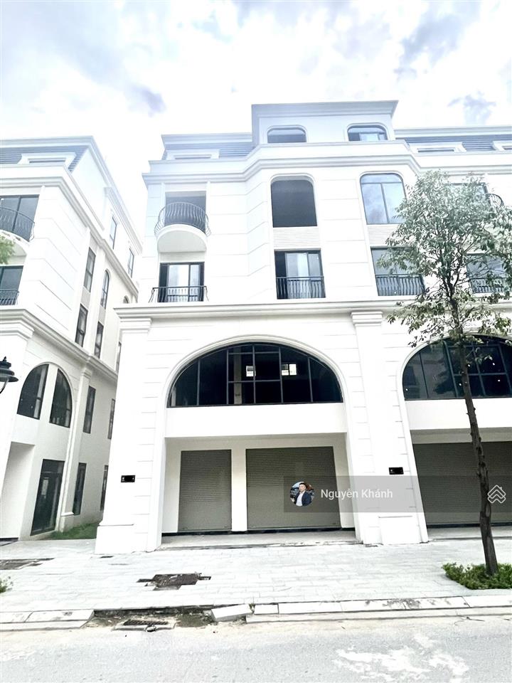 Bán gấp căn góc hinode royal park 205m2  mt 11.5m  5 tầng  3 mặt thoáng giá chỉ hơn 100tr/m2