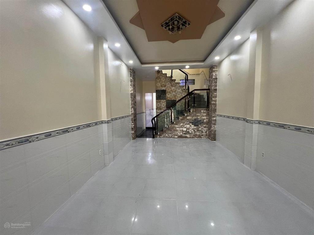 Nhà 3 tầng bình tân, 4x27  5pn, 5wc, sân thượng rộng rãi  giáp tân phú.