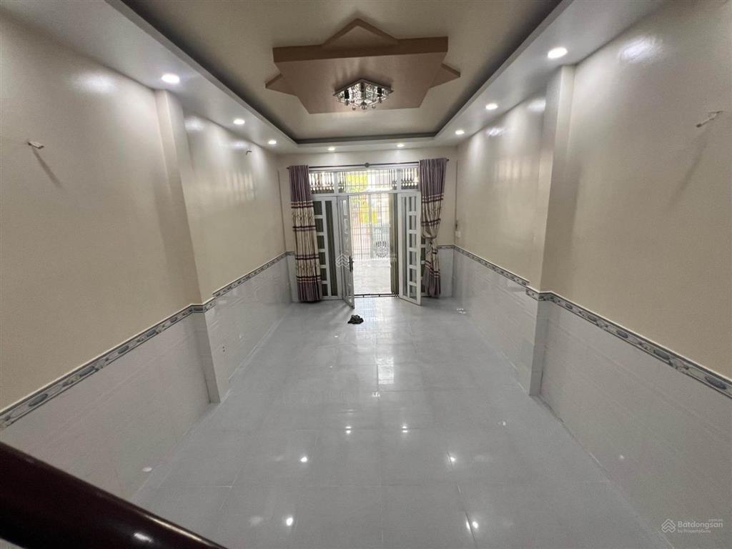 Nhà 3 tầng bình tân, 4x27  5pn, 5wc, sân thượng rộng rãi  giáp tân phú.