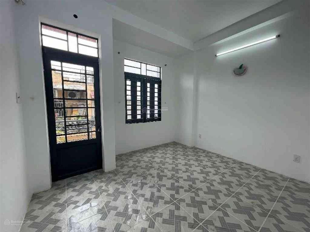 Nhà hẻm thông 5m, 2 phòng ngủ, sổ hồng riêng, giá chỉ nhỉnh 4 tỷ