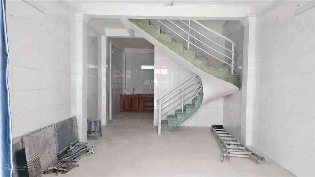 Cách mặt tiền 2 căn  hẻm 8m  nhà 4 tầng vị trí kinh doanh  hoàn công đủ  lô tư  bình tân