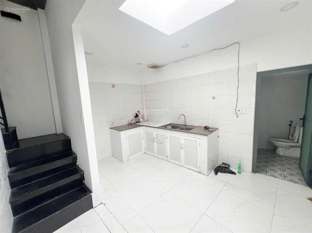 Nhà 2 tầng hương lộ 2  sát bệnh viện bình tân