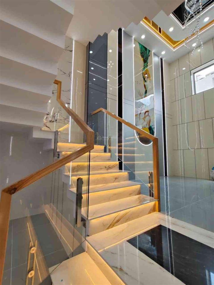 Nhà bán gấp nhà 5 tầng ngay chợ bình thành, vị trí kinh doanh vừa ở vừa làm văn phòng