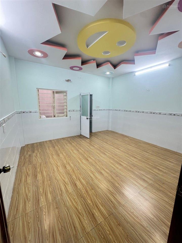 Giáp quận6 kề tân phú  khu phân lô dân trí lộ lớn  nhà 5 tầng hiếm tân hoà đông.