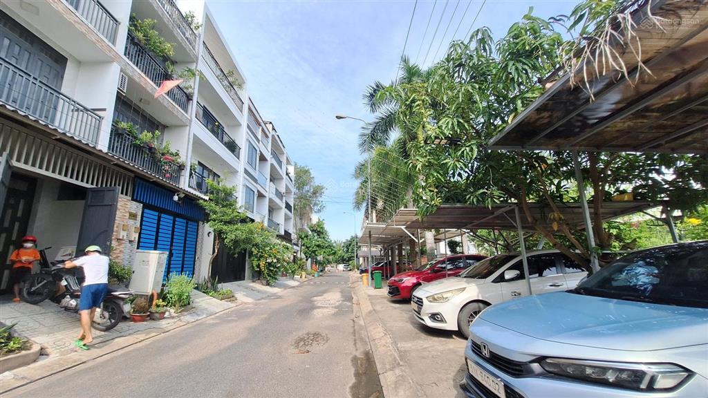 Nhà đối diện công viên, 6x14m, đào sư tích, chỉ 9 tỷ