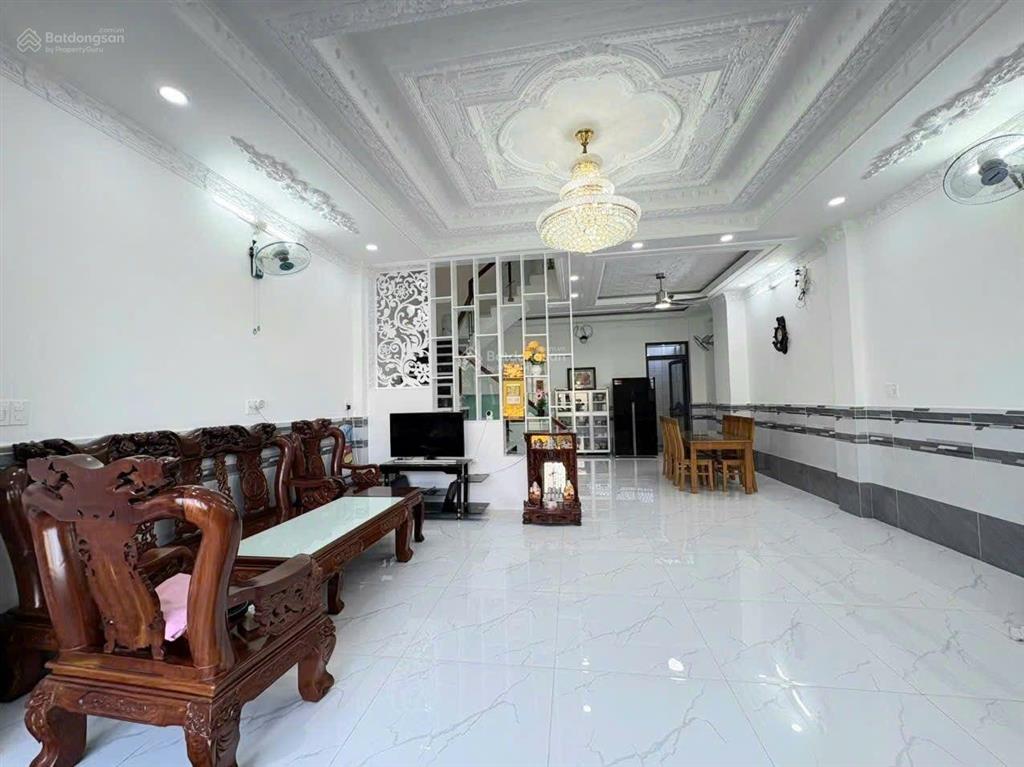 Nhà đối diện công viên, hẻm xe hơi lê văn lương, 6x14m, giá 9.99 tỷ