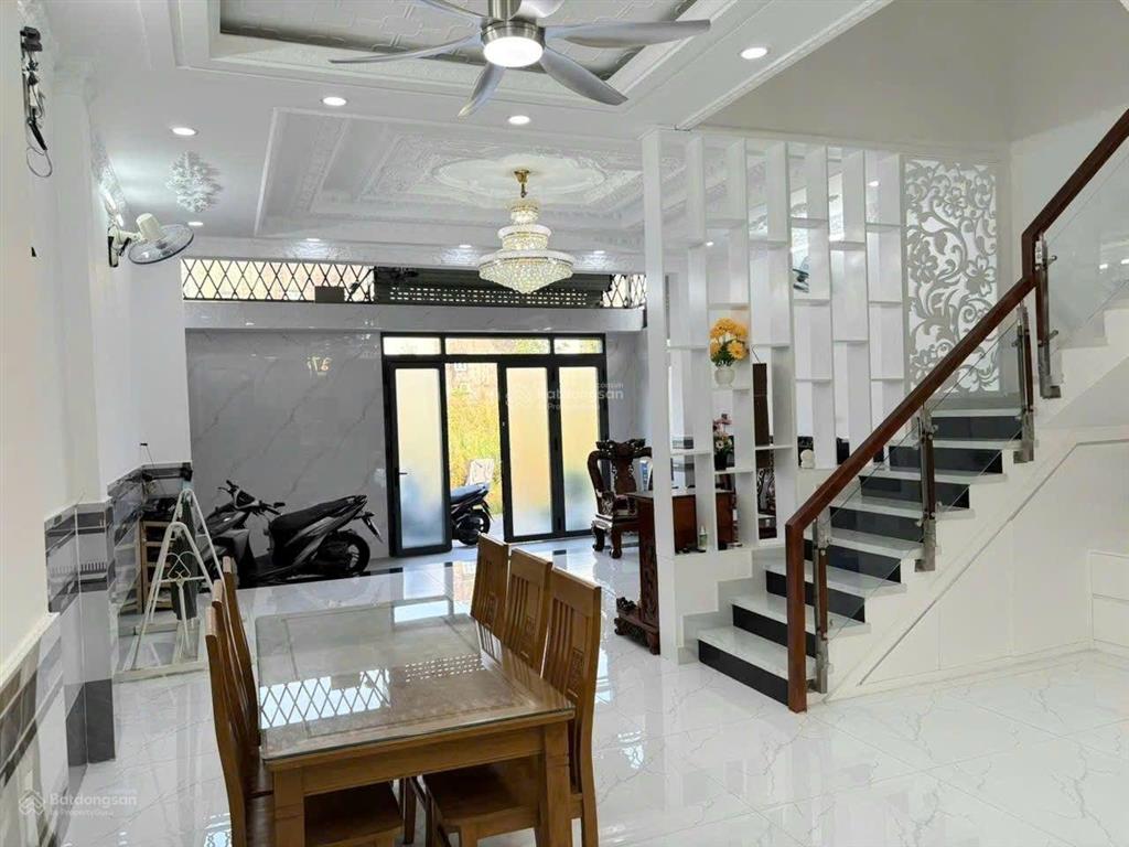 Nhà đối diện công viên, hẻm xe hơi lê văn lương, 6x14m, giá 9.99 tỷ