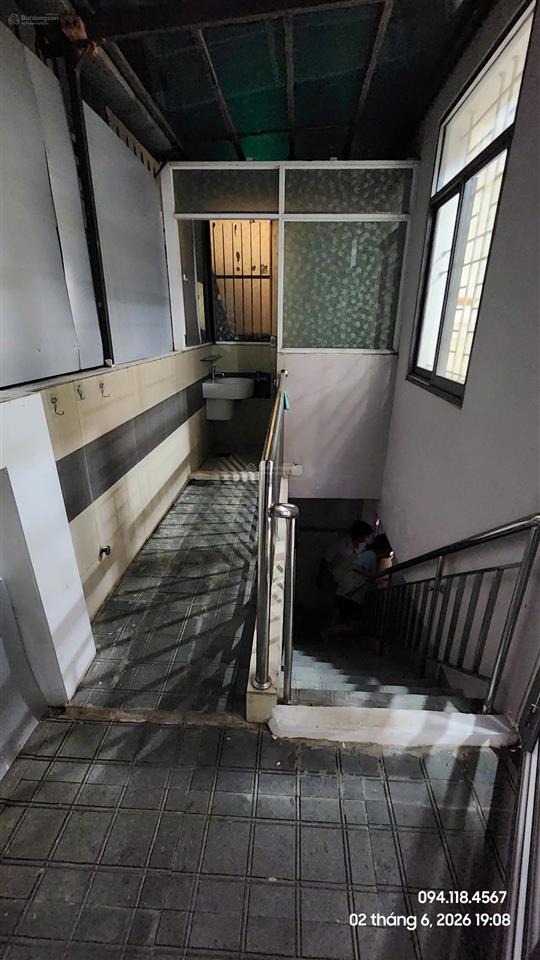 Cho thuê nhà có hầm sadeco phước kiển 10x20m  vừa ở vừa làm công ty