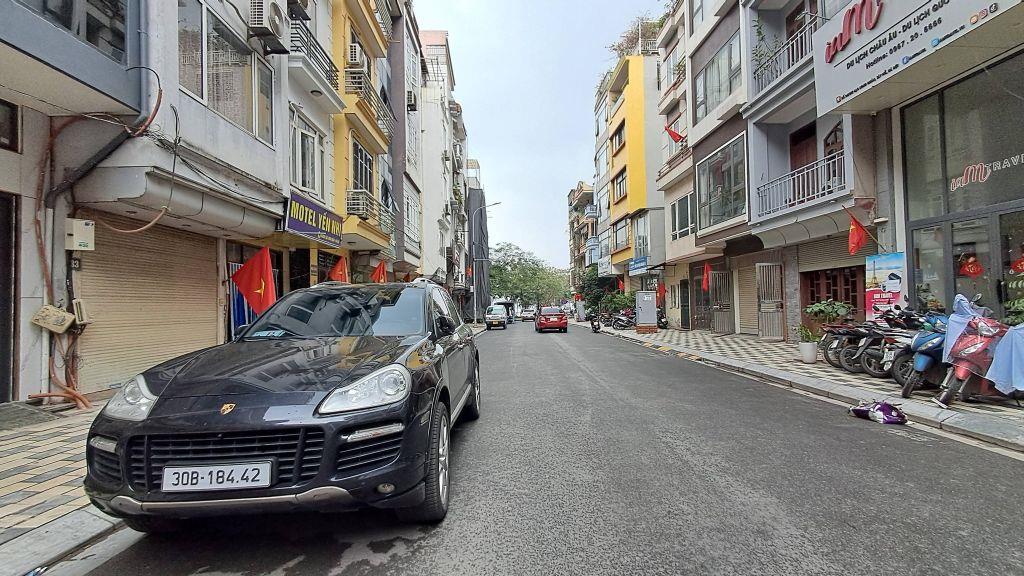 Bán Đất 100m - 9.5m.Mặt Tiền.( Lạc Long Quân ) Tây Hồ 
