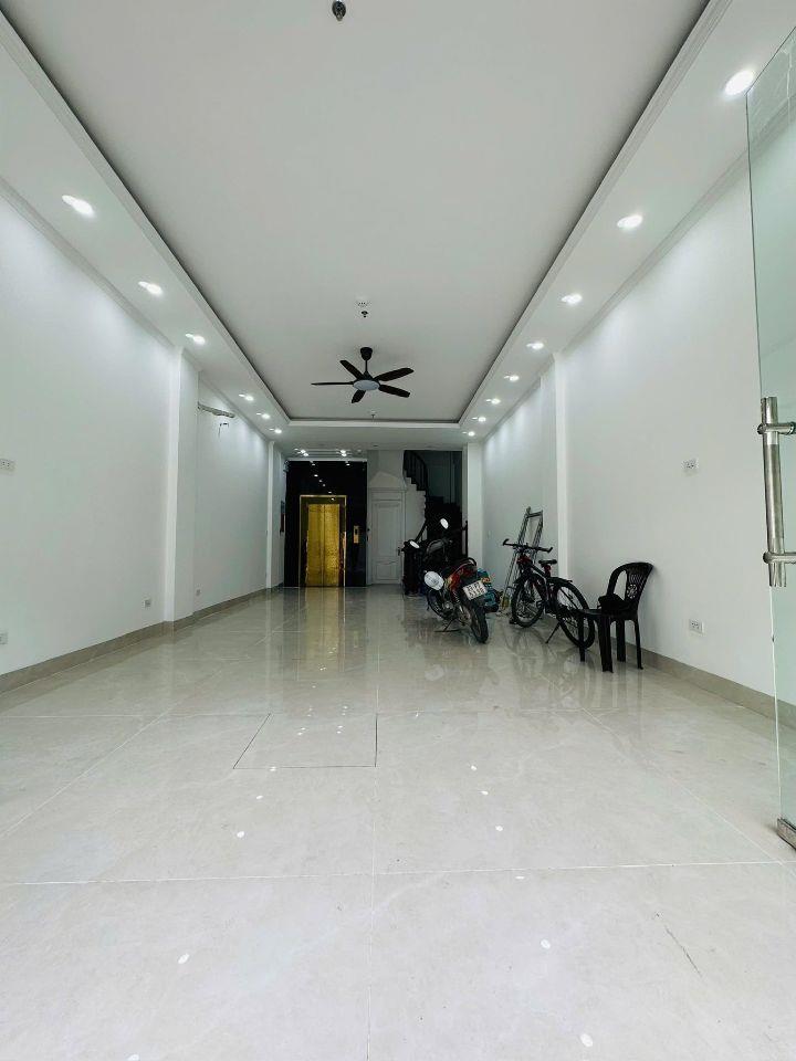 Bán 70m - 8 Tầng - 5m.Mặt Tiền. ( Mặt Phố Hồ Tùng Mậu ) Cầu Giấy 