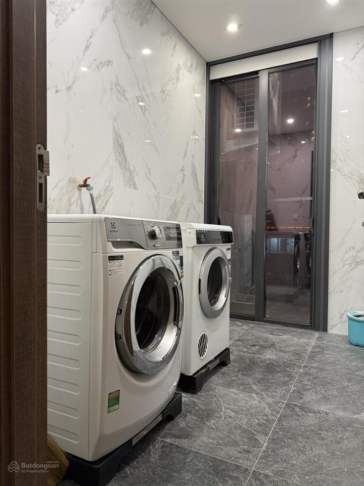 Cho thuê cc vinhomes metropolis  liễu giai, 90 triệu, 300m2, 4pn, 2wc. bể bơi riêng trong nhà