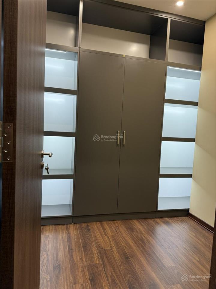 Cho thuê cc vinhomes metropolis  liễu giai, 90 triệu, 300m2, 4pn, 2wc. bể bơi riêng trong nhà