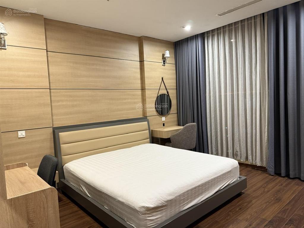 Cho thuê cc vinhomes metropolis  liễu giai, 90 triệu, 300m2, 4pn, 2wc. bể bơi riêng trong nhà