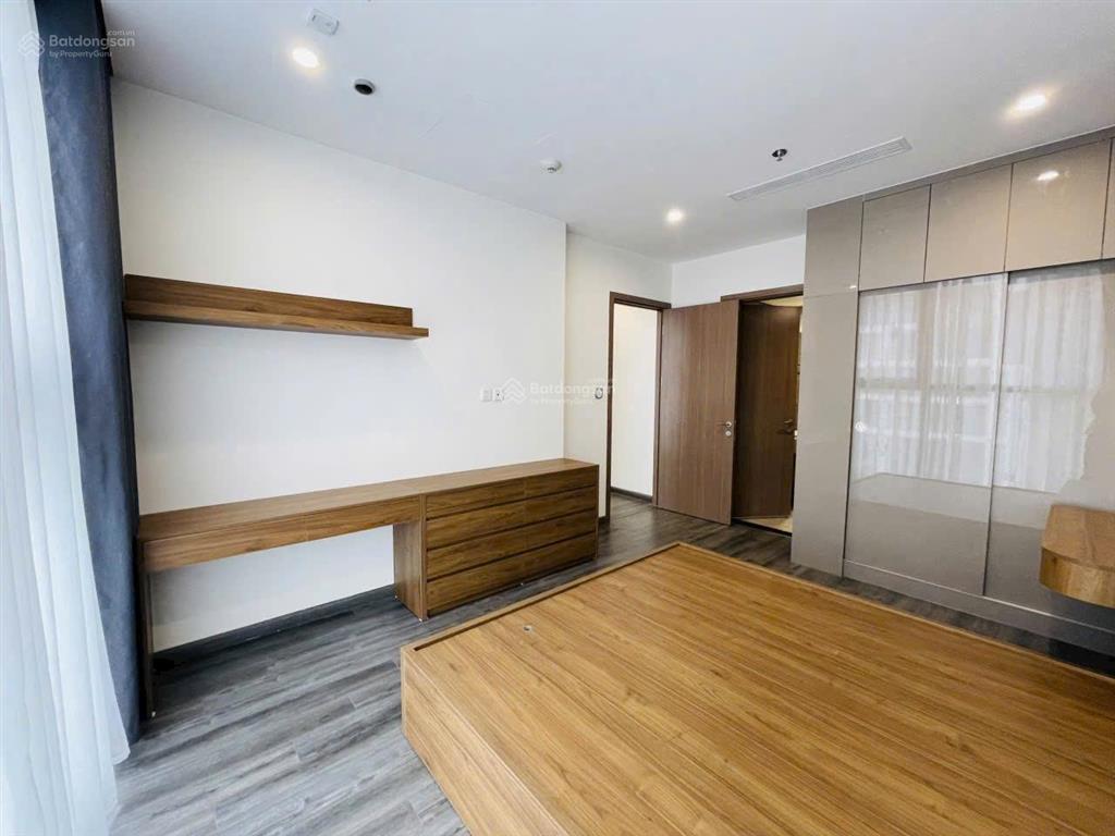 Bán cc luxyry 2pn 2wc tại tòa r101 , phân khu ruby 5,25 tỷ, 65m2, full nội thất,view đẹp