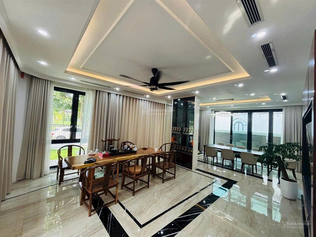 Thuê nguyên căn biệt thự đơn lập đảo lớn ngọc trai tính ra chưa đến 3 triệu/ngày!