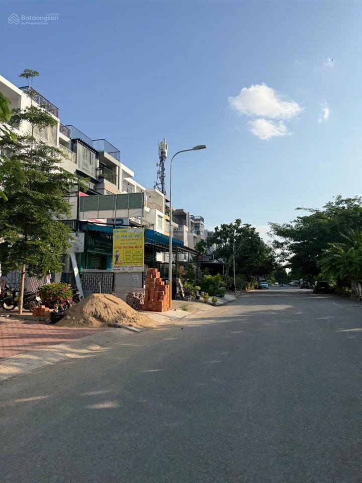 Giảm chảo 1 tỷ  không có căn thư 2 trong khu vực nhà mặt tiền 4 tầng view công viên 7.5t tl