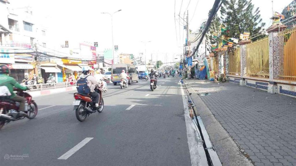 Mặt tiền phạm hùng siêu hiếm  bán chia tài sản  ttq8  tiện xây mới khu vực xây cao tầng  45m2