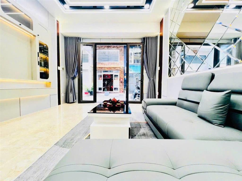 Bán nhà hẻm 5m 92 phạm ngọc thạch  trương quyền gần hồ con rùa quận 3, dt 3.2x13m, giá 10.6 tỷ