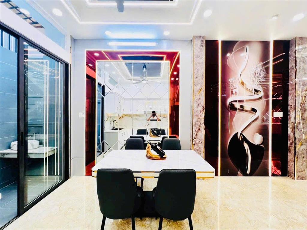 Bán nhà hẻm 5m 92 phạm ngọc thạch  trương quyền gần hồ con rùa quận 3, dt 3.2x13m, giá 10.6 tỷ