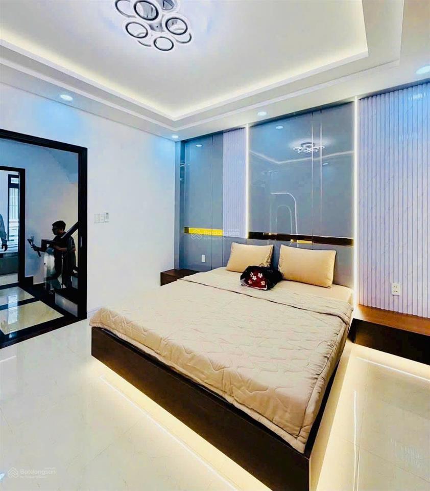 Bán nhà mặt tiền kinh doanh trần phú quận 5 gần ngã 4 trần bình trọng, dt 4x22m, lửng 2l, 16.7 tỷ