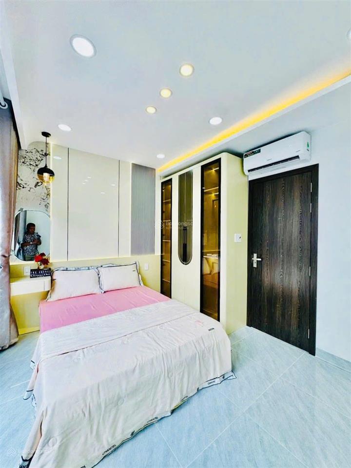 Bán nhà mặt tiền kinh doanh trần phú ngay ngã 4 trần bình trọng quận 5, dt 4x11m, giá 8.4 tỷ