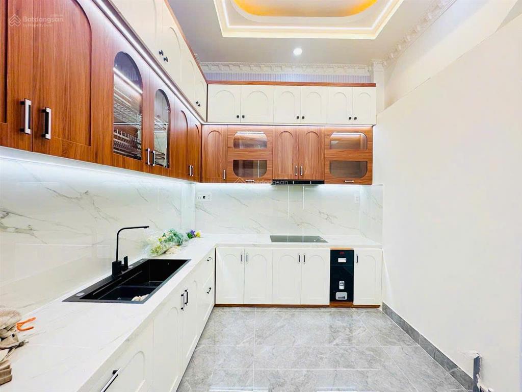 Bán nhà mặt tiền nhật tảo gần ngã 4 ngô quyền quận 10, dt 3x11m, cn 33m2, 2 lầu, giá 8.9 tỷ