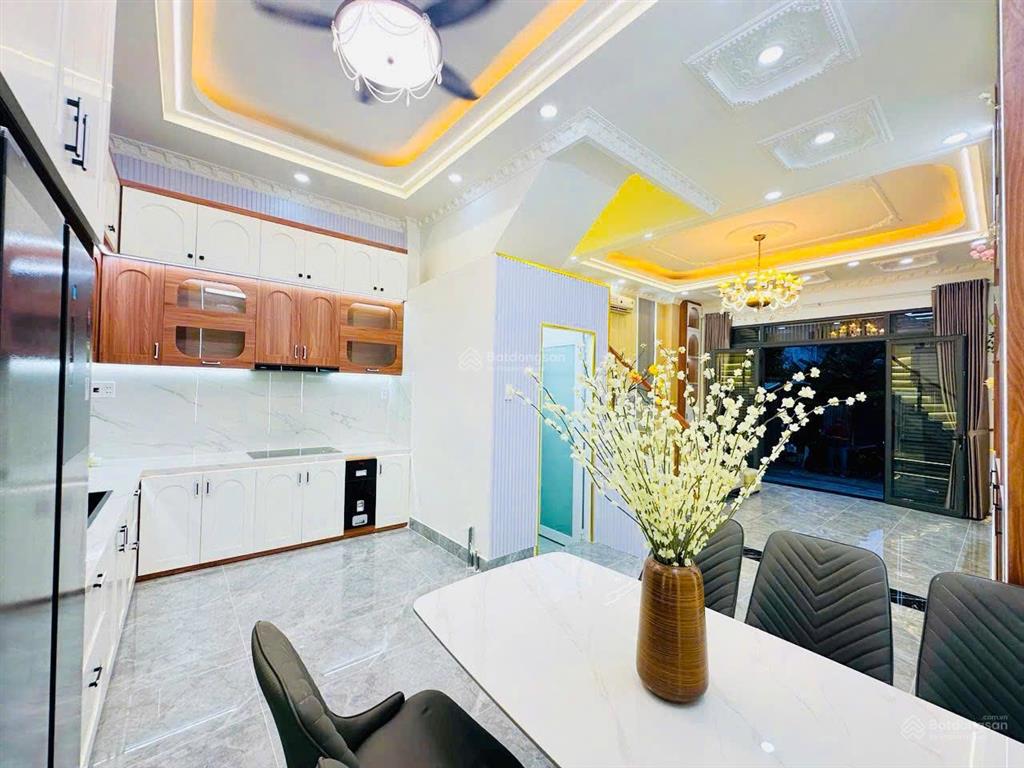 Bán nhà mặt tiền nhật tảo gần ngã 4 ngô quyền quận 10, dt 3x11m, cn 33m2, 2 lầu, giá 8.9 tỷ