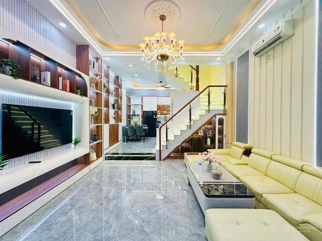 Bán nhà hẻm đẹp gần mặt tiền vĩnh viễn  nguyễn tiểu la, quận 10, dt 4.5x10m, 2 lầu st, giá 7.9 tỷ