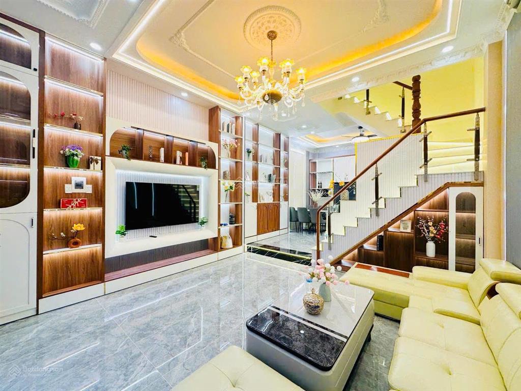 Bán nhà hẻm đẹp gần mặt tiền vĩnh viễn  nguyễn tiểu la, quận 10, dt 4.5x10m, 2 lầu st, giá 7.9 tỷ