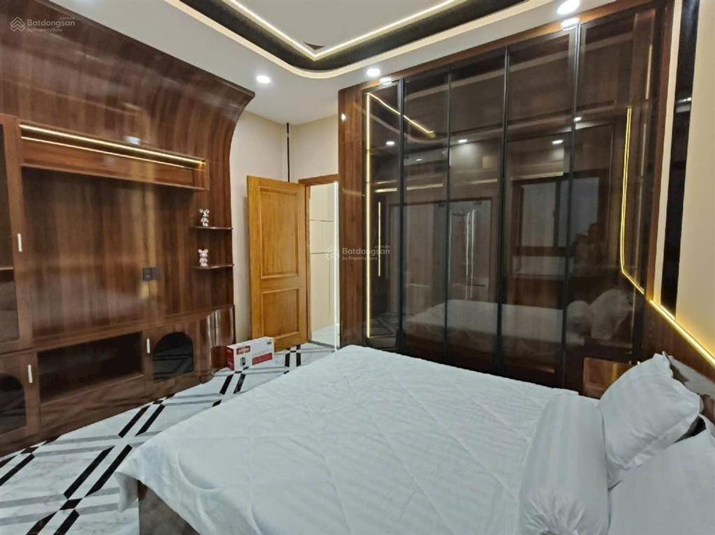 Siêu phẩm tân bình  ngay phan huy ích  gần sân bay  nhà đẹp  có thang máy