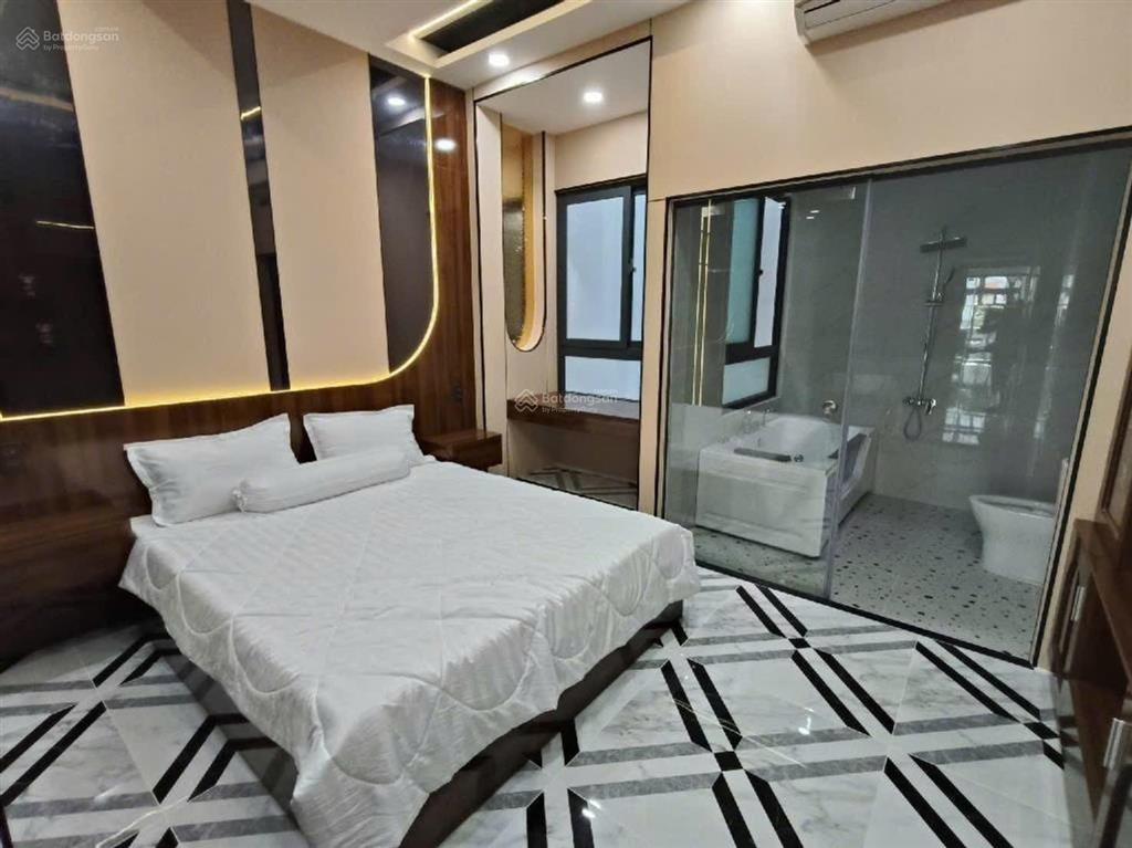 Siêu phẩm tân bình  ngay phan huy ích  gần sân bay  nhà đẹp  có thang máy