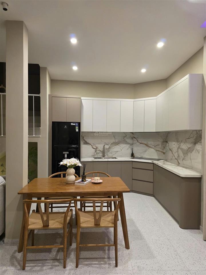 Nhà đẹp 5 tầng đường võ văn tần  phường bàn cờ. góc 2 mặt tiền. đoạn 2 chiều. giá 8,7 tỷ