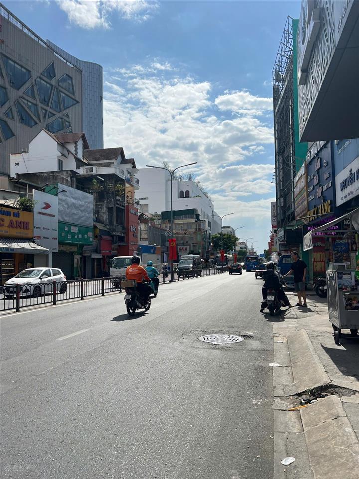 Hiếm! bán nhà mặt tiền hoàng văn thụ, phường 2, quận tân bình. nhà 2 tầng giá chỉ 8,8 tỷ
