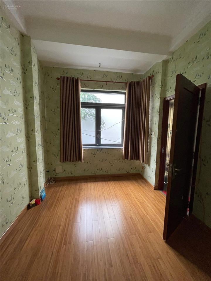 Bán gấp nhà mới 4 tầng ngay cộng hoà, phường 13, quận tân bình. dt sàn 74m2 giá 6,9 tỷ