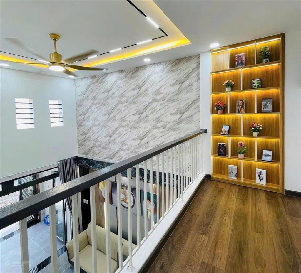 6.x xíu  công viên làng hoa  4x16m (3 lầu) nguyễn văn khối