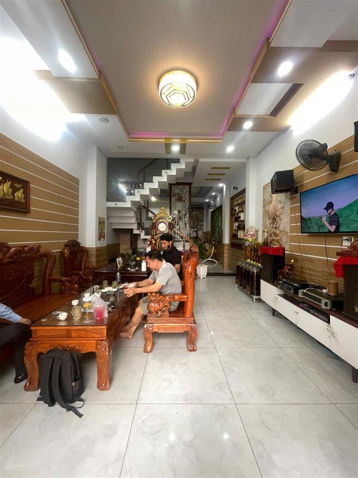 Nhà đẹp  kiên cố trung tâm hành chính q12.1/ lê thi riêng. đường trước nhà 10m 72m2 4 tầng 8 tỷ