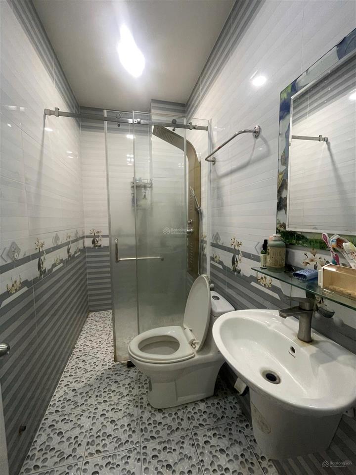Nhà đẹp  kiên cố trung tâm hành chính q12.1/ lê thi riêng. đường trước nhà 10m 72m2 4 tầng 8 tỷ