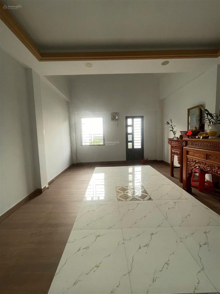 Nhà đẹp  kiên cố trung tâm hành chính q12.1/ lê thi riêng. đường trước nhà 10m 72m2 4 tầng 8 tỷ