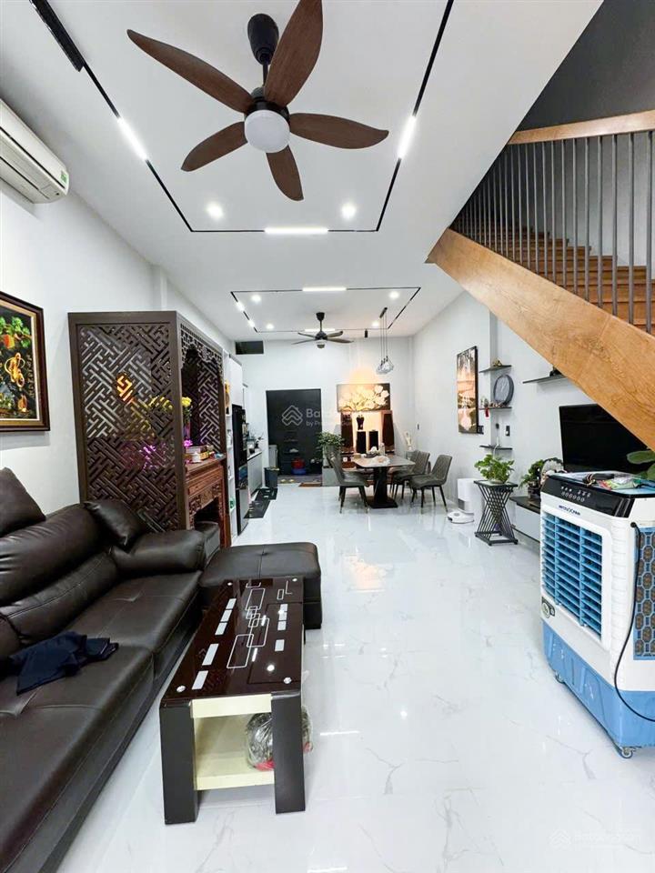 Nhà mới ngay chợ tân hương, phòng khách rộng, sát bên trường mầm non
