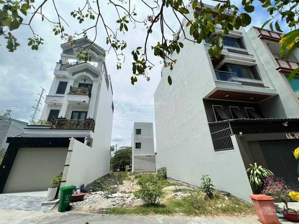 Bán đất 128.6m2, gần sông, ngay quốc lộ 50, ngang 7.8m dài 16.5m
