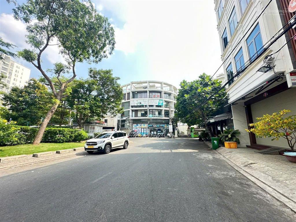 Nhà đẹp 5 tầng quận 6 khu compound dân trí cao, chỉ 8,95 tỷ  0939 368 ***