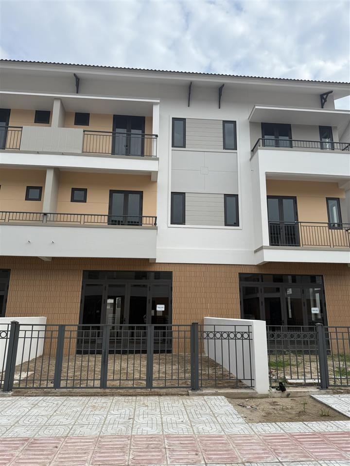 Cho thuê nhà shophouse diện tích 180m phù hợp chuyên gia, kỹ sư người nước ngoài, gia đình ở