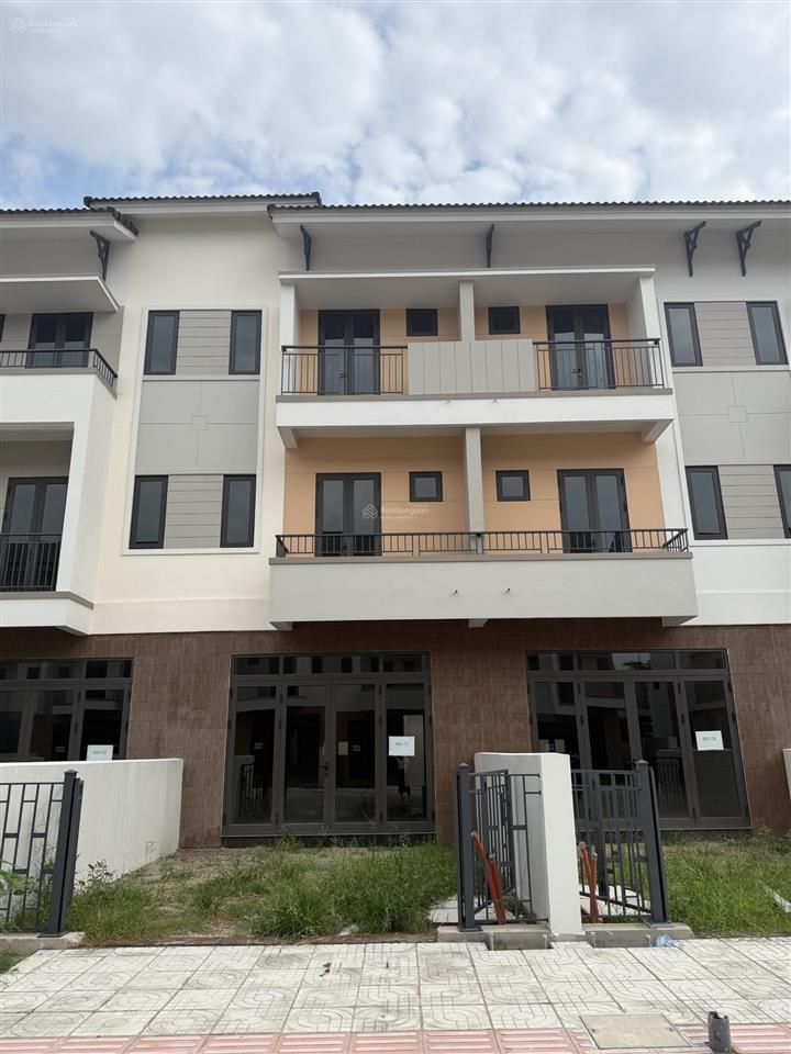 Cho thuê nhà shophouse diện tích 180m phù hợp chuyên gia, kỹ sư người nước ngoài, gia đình ở
