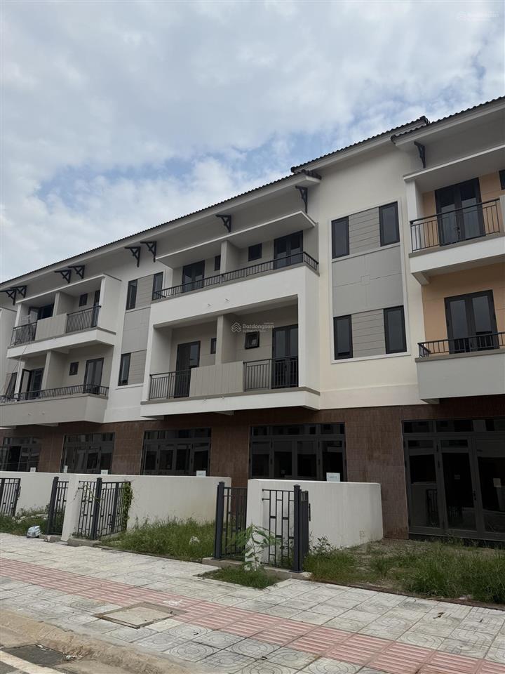 Cho thuê nhà shophouse diện tích 180m phù hợp chuyên gia, kỹ sư người nước ngoài, gia đình ở