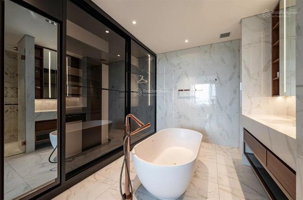 Louis bán 2 + 1pn spa diện tích rộng 112,7m² view lm81 sông sài gòn  giá 33,5 tỷ