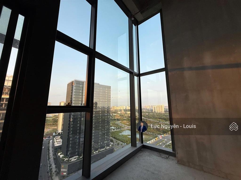 Louis bán căn loft tổng diện tích 110m² view cầu bason đã có sổ hồng  the opera  giá 43,3 tỷ.