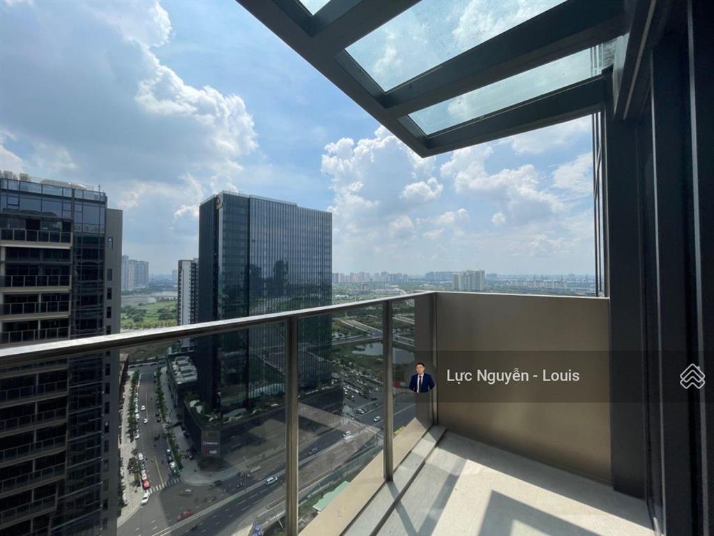 Louis bán căn loft tổng diện tích 110m² view cầu bason đã có sổ hồng  the opera  giá 43,3 tỷ.