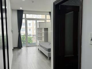 Cho thuê căn hộ ban công full nội thất ngay khu phan xích long, vị trí giáp q1