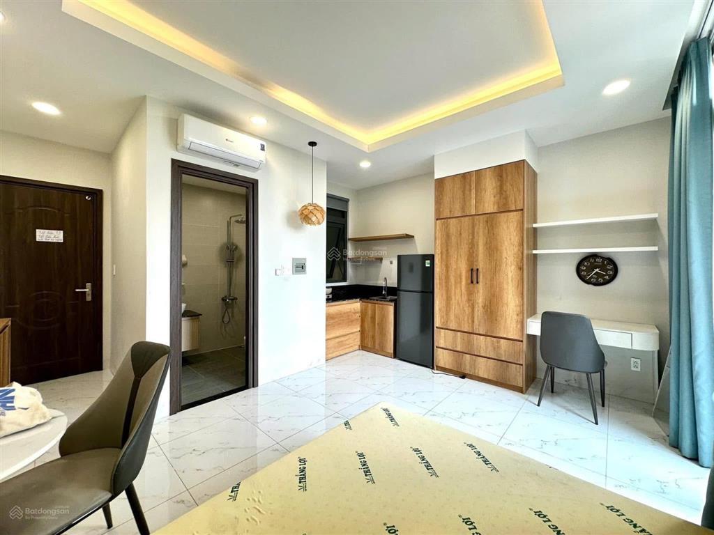 Cho thuê căn hộ ban công full nội thất đường nguyễn xí bình thạnh gần đh văn lang, đh hutech